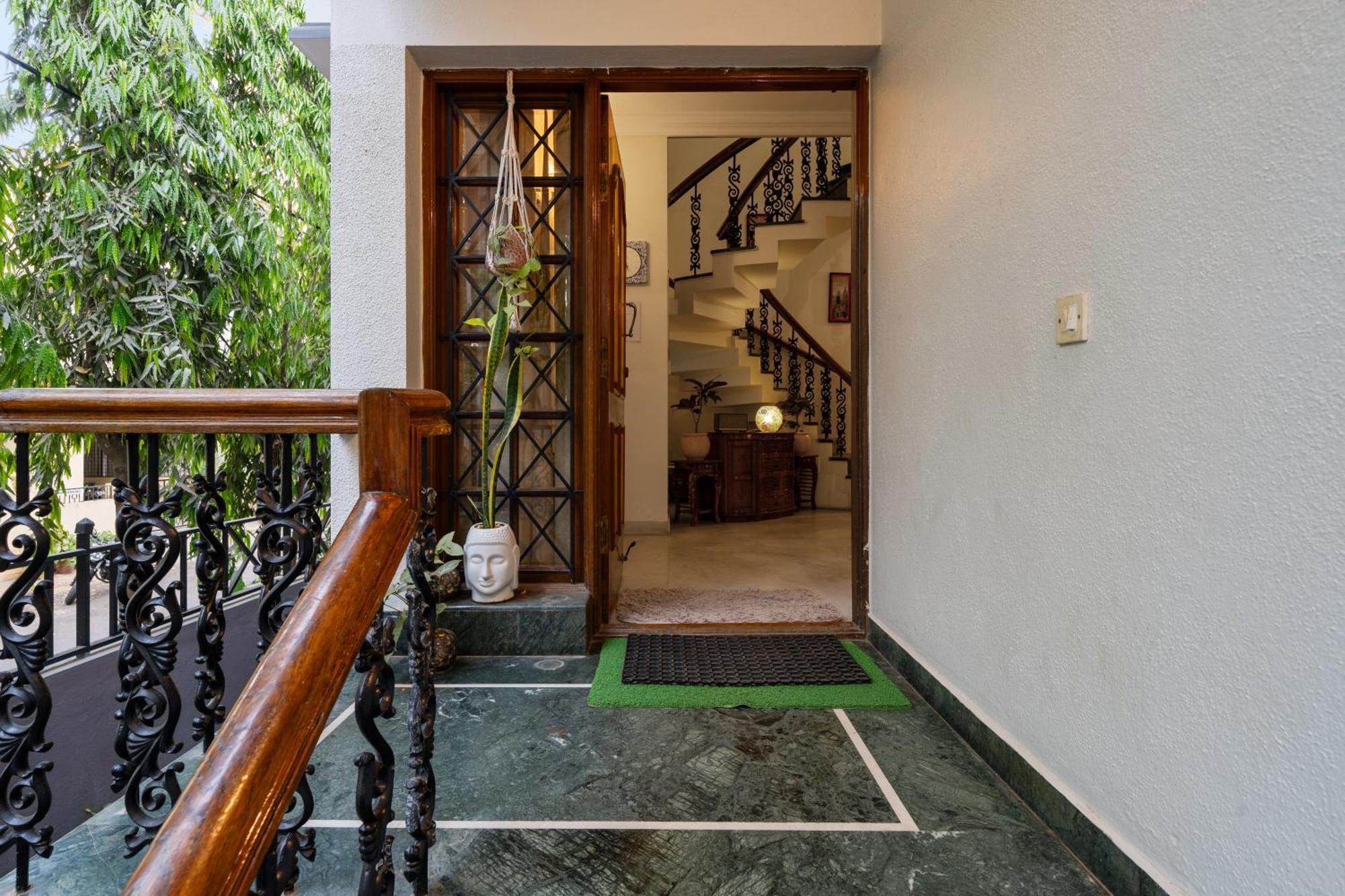 Urban Escape Luxury Arboraceous By Spacez *